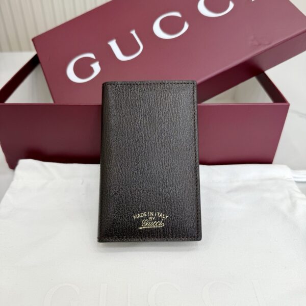 Gucci 867327 02