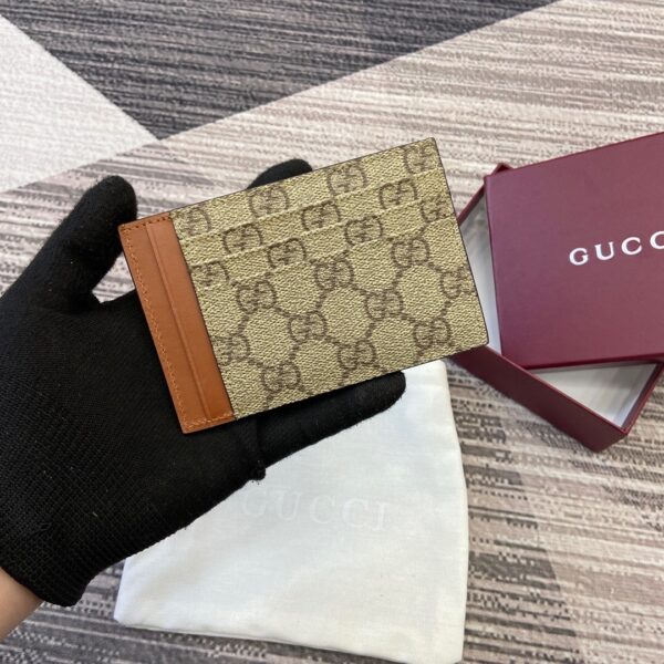 Gucci 821208 01