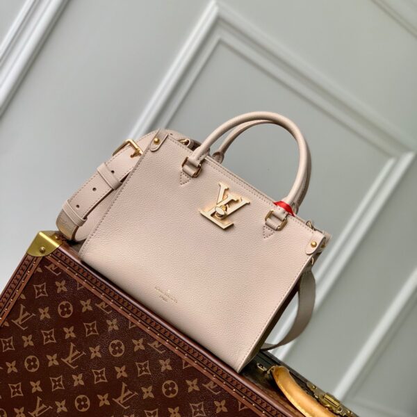 LV M22311杏灰