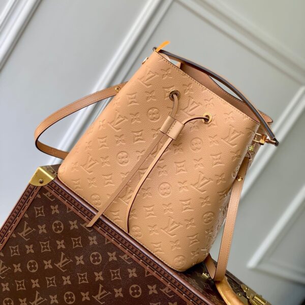 LV M45256 02