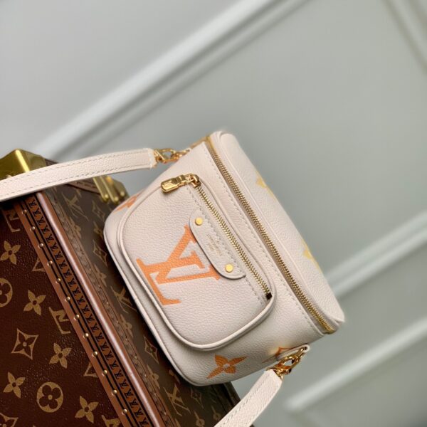 LV M82208米白丝印