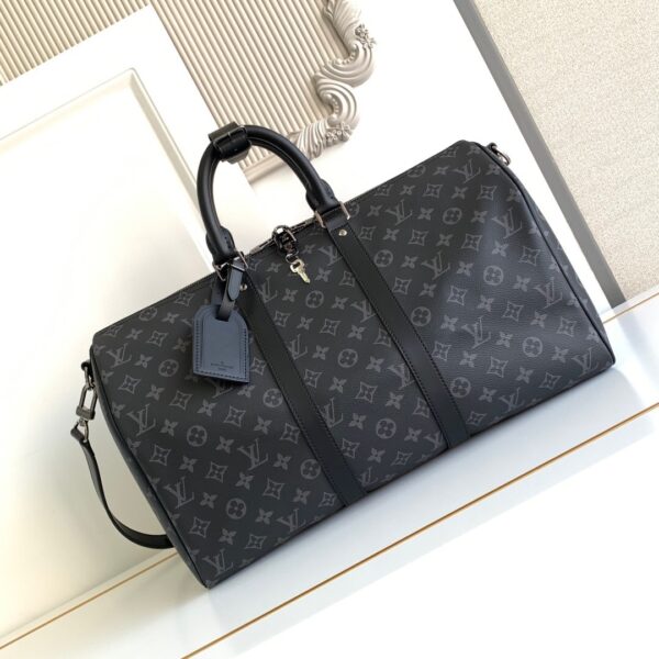 LV 𝐌𝟒𝟎𝟓𝟔𝟗