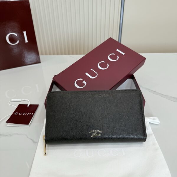 Gucci 867318 02