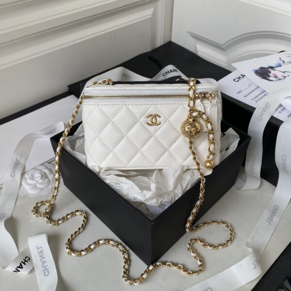 Chanel AP2303 02