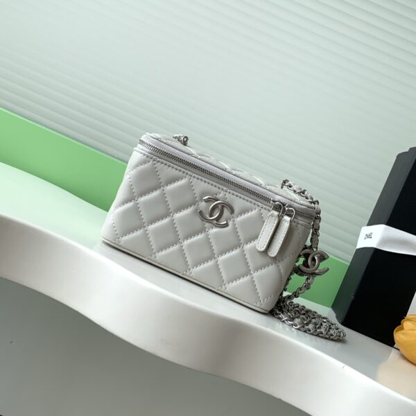 Chanel AP3940 02