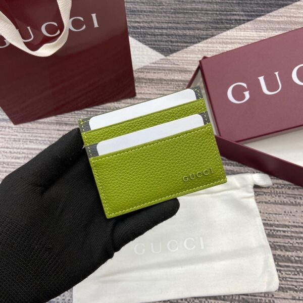 Gucci 817043 02