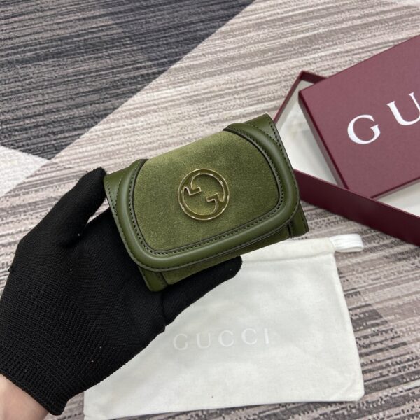 Gucci 818795 02