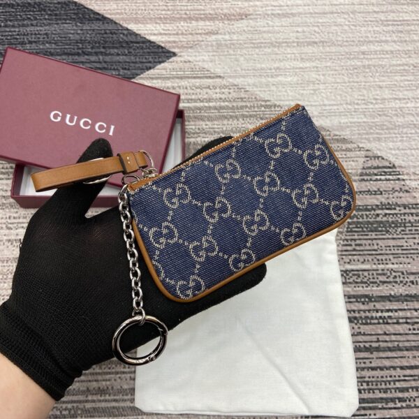 Gucci 819113 03