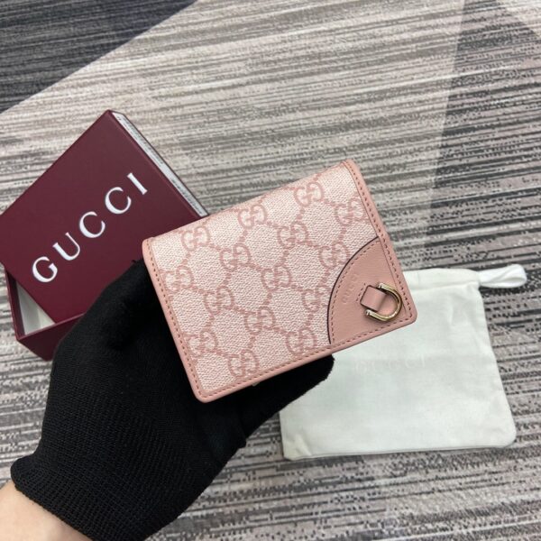 Gucci 820692 05