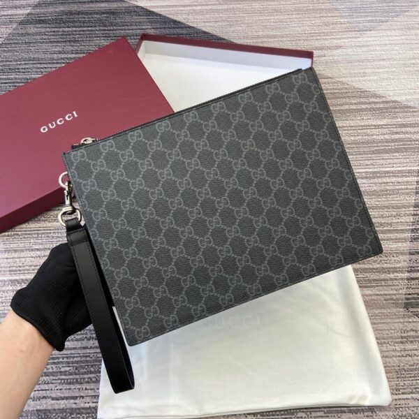 Gucci 821155 02