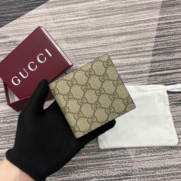 Gucci 821201 02