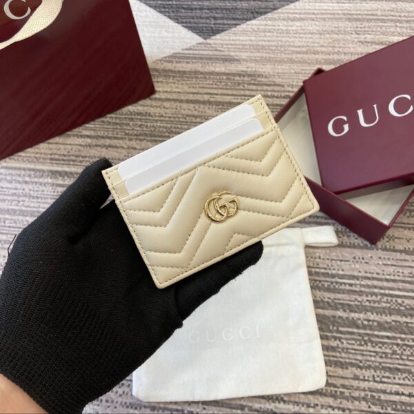 Gucci 443127 06