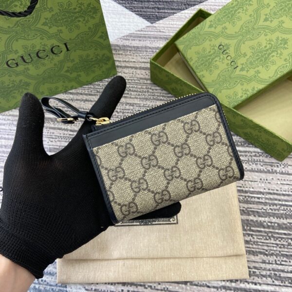 Gucci 821804 02