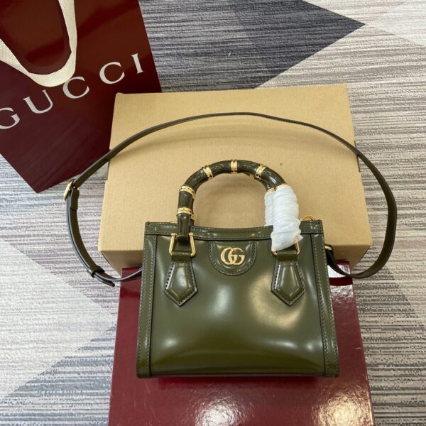 Gucci 832936 02
