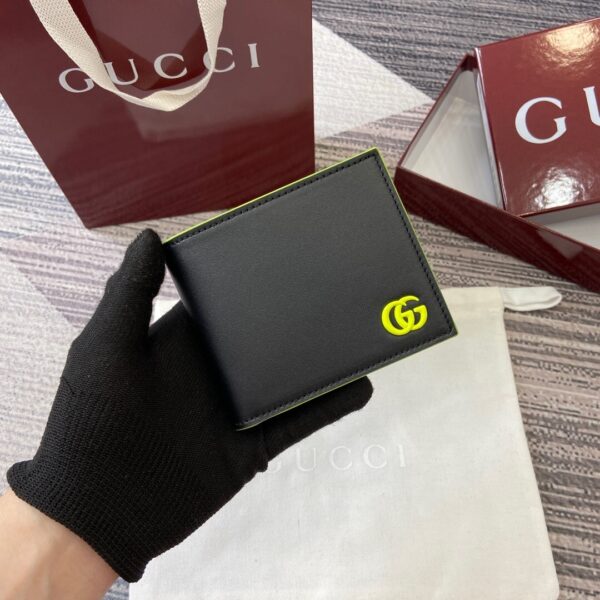 Gucci 835048 02