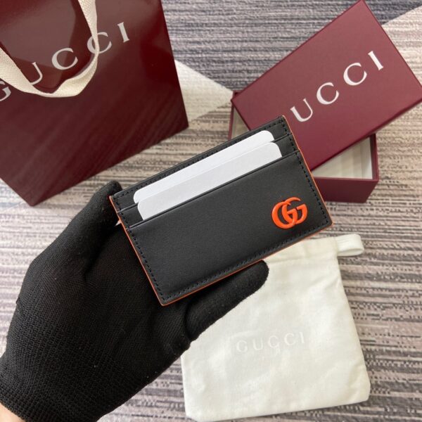 Gucci 835049 02