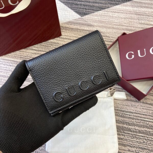 Gucci 835076 02