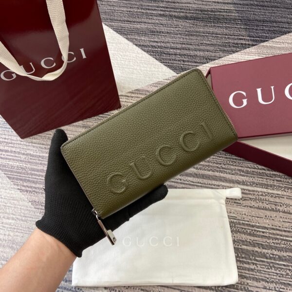 Gucci 835120 02