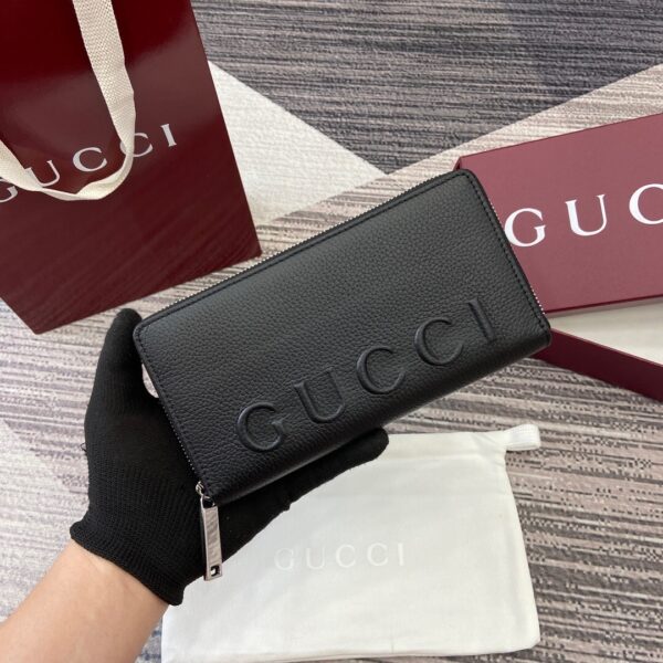 Gucci 835120 01