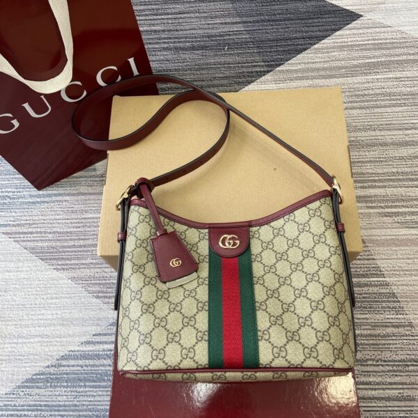 Gucci 836872 02