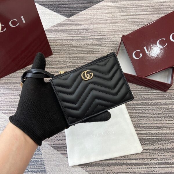 Gucci 837747 02