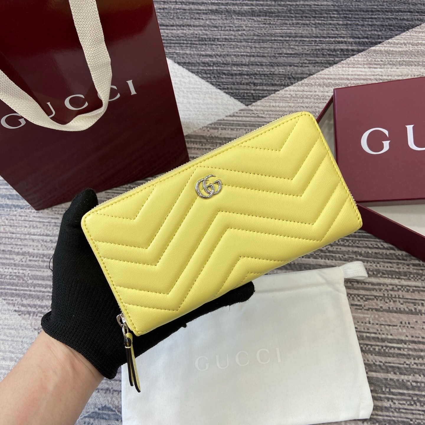 Gucci 837758 05