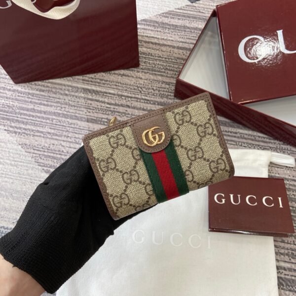 Gucci 838468 02