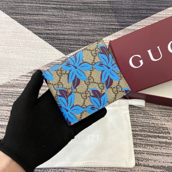 Gucci 841146 02