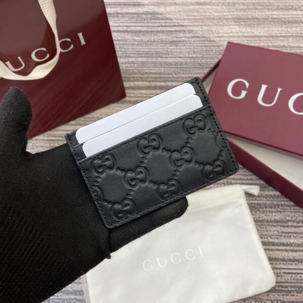 Gucci 847204 02