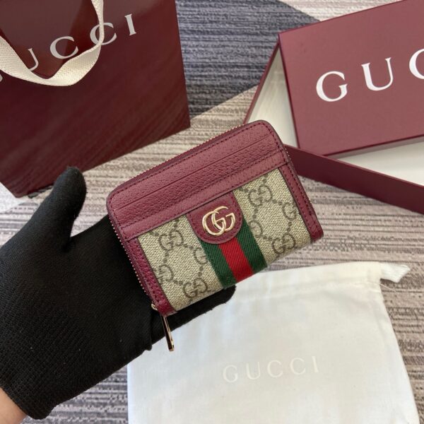 Gucci838489