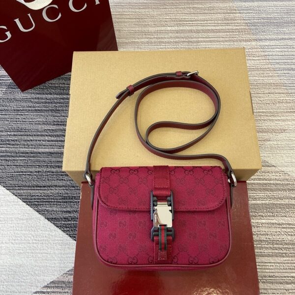 Gucci 802100