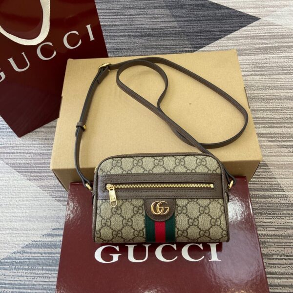 Gucci 816359