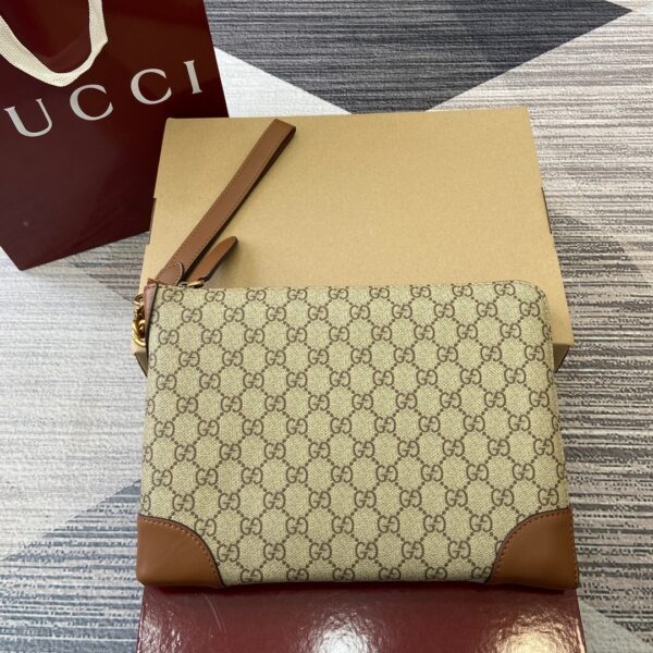 Gucci 821156