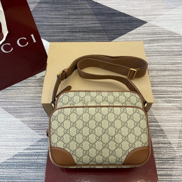 Gucci 821160