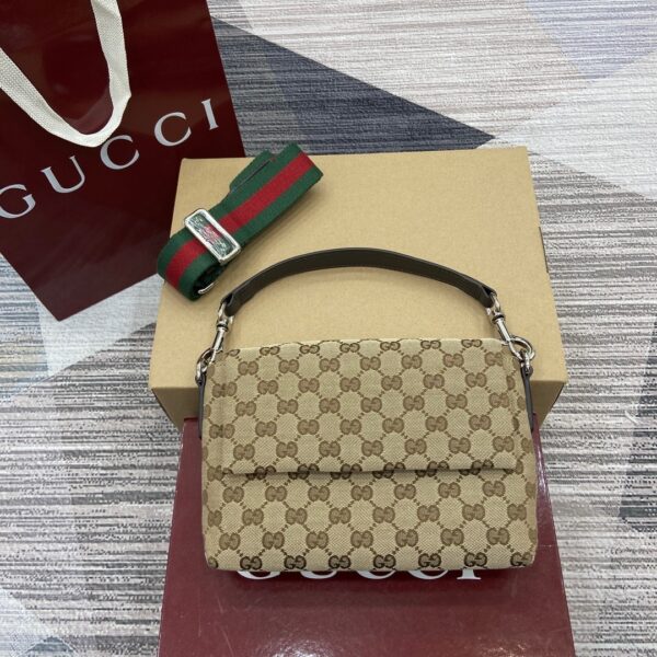 Gucci 821617