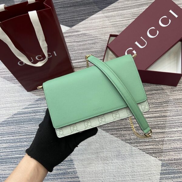 Gucci 826720_2