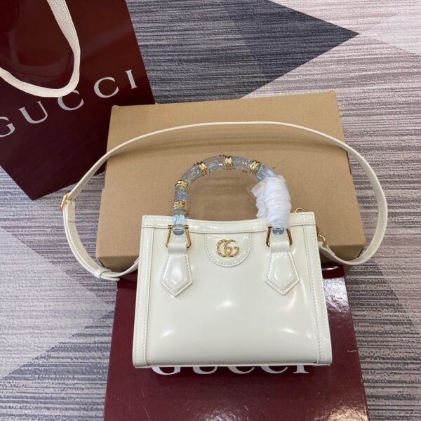 Gucci 832936