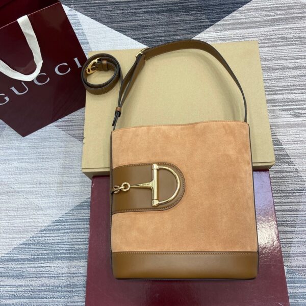 Gucci 833660_2
