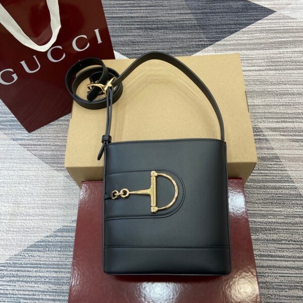 Gucci 833665_8