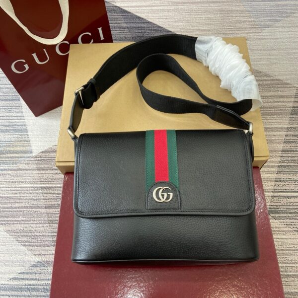 Gucci 834467
