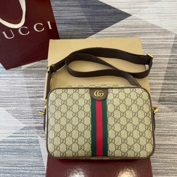 Gucci 834468