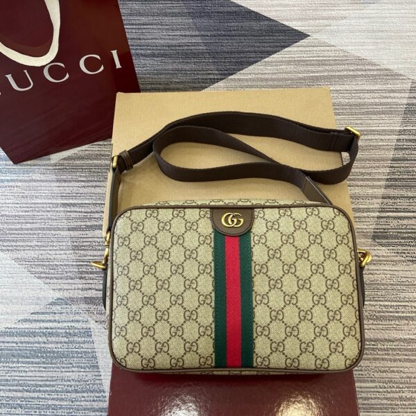 Gucci 834468