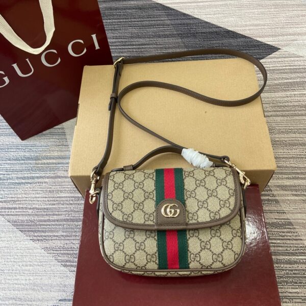 Gucci 836843