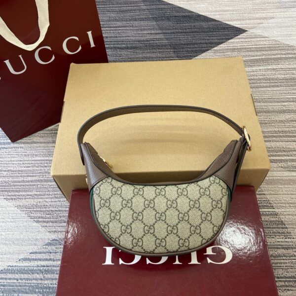 Gucci 838479