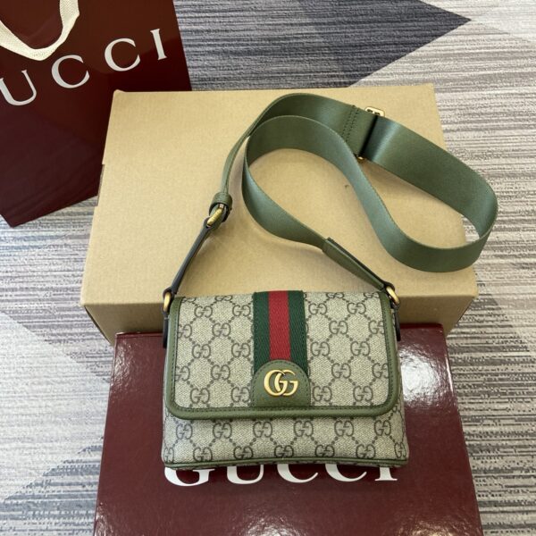 Gucci 838599