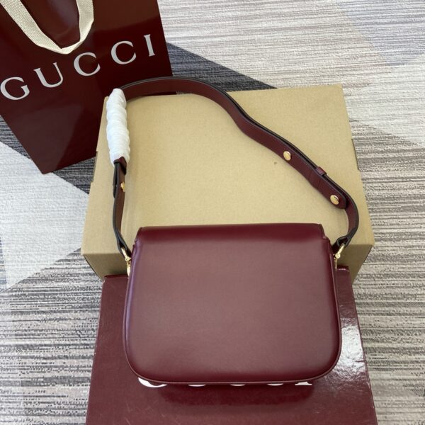 Gucci 847064