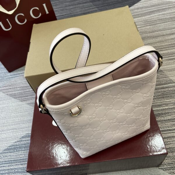 Gucci 847090_2