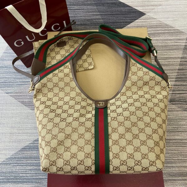 Gucci 853972