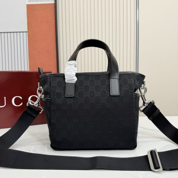 Gucci 854743