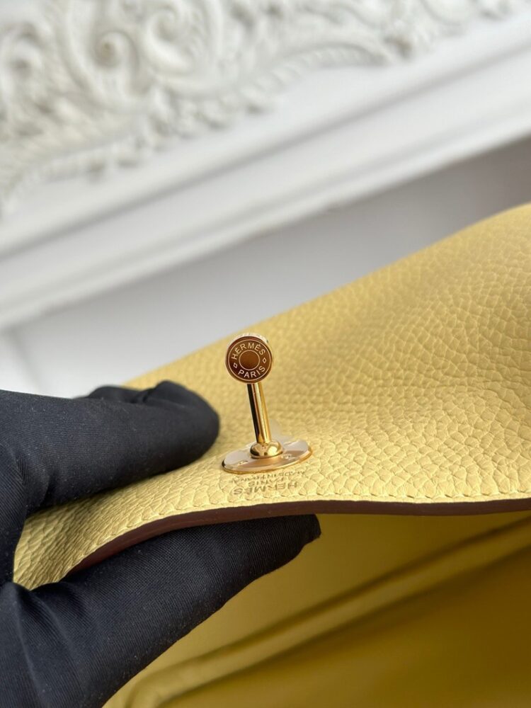 Hermes Lindy Mini 19cm Bag Taurillon Clemence Leather